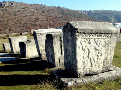 Кам'яні надгробки богомілів