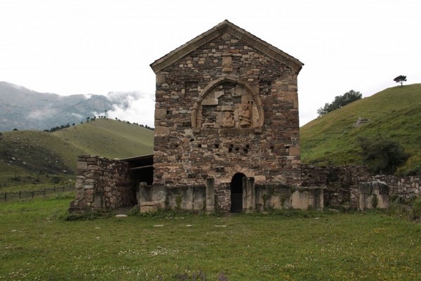 Стариная церковь в Ингушетии